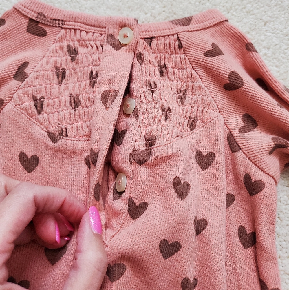 Kate Quinn Baby Girls Ribbed Smocked Heart Bodysuit sz6-12m - Picture 8 of 12